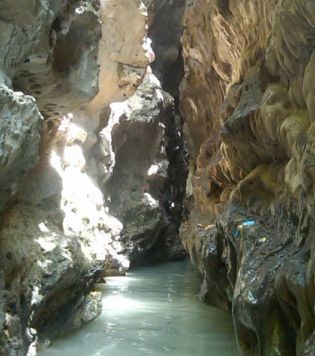 Robber�s Cave (Guchhu pani)